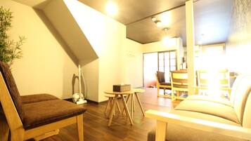 Traditional Townhome | Living area