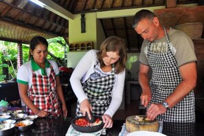 Villa familiar | Cocina compartida | Refrigerador, microondas, lavavajillas y cafetera y tetera 