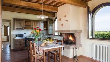 KĂŒhlschrank, Mikrowelle, Ofen, Herdplatte