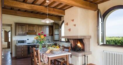 Super panoramic, private pool, fast Wifi, Air cond, close to town - NO BILLS