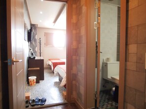 Quartos à prova de som, Wi-Fi de cortesia, roupa de cama