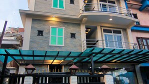 A multi-story hotel with balconies, a sign reading "HOTEL LAKESIDEP (LTD.)", and a covered entrance area. - Hotel Lakeside (Pokhara)