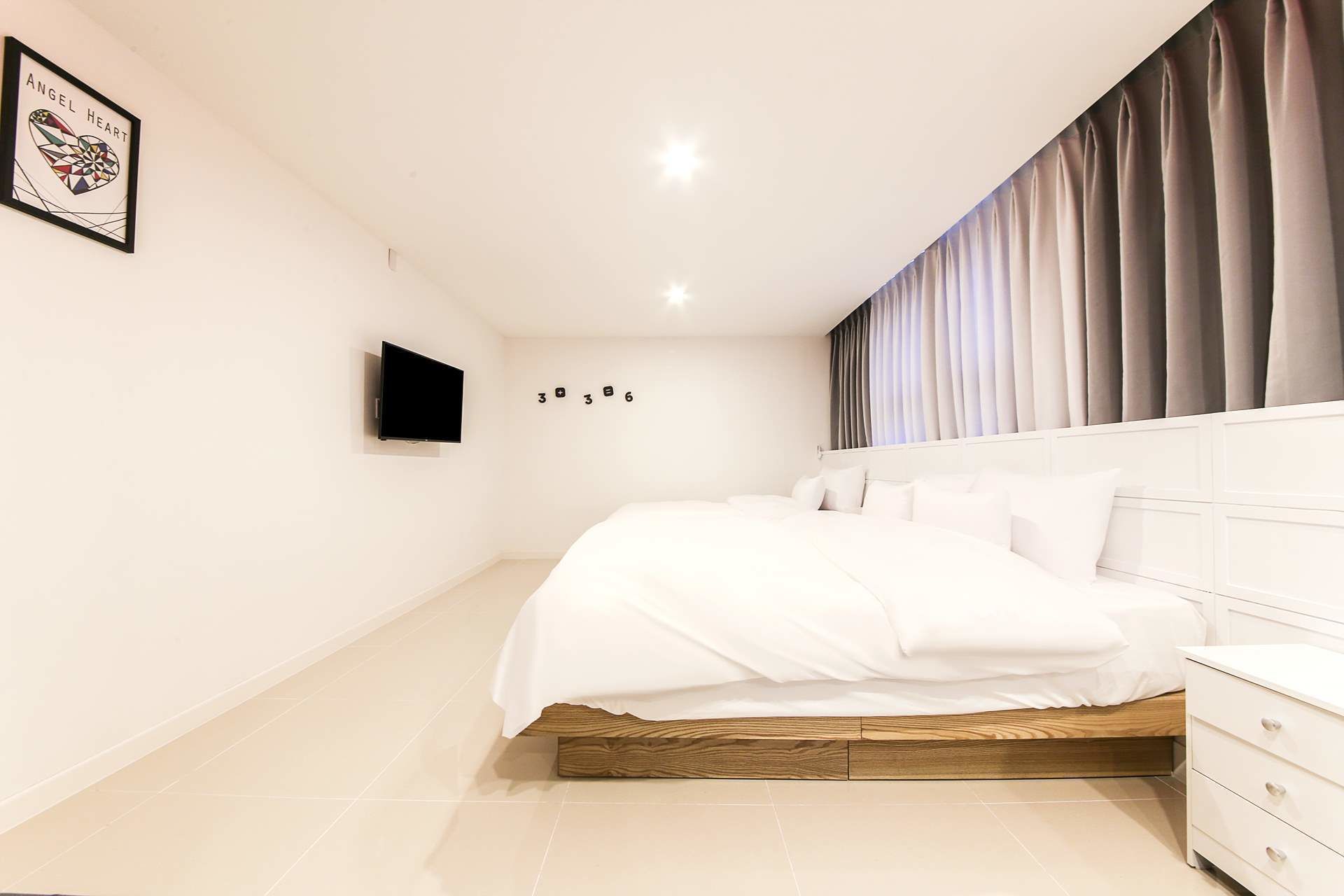 room (best of best room) | premium bedding, down duvets, pillow-top beds, in-room safe