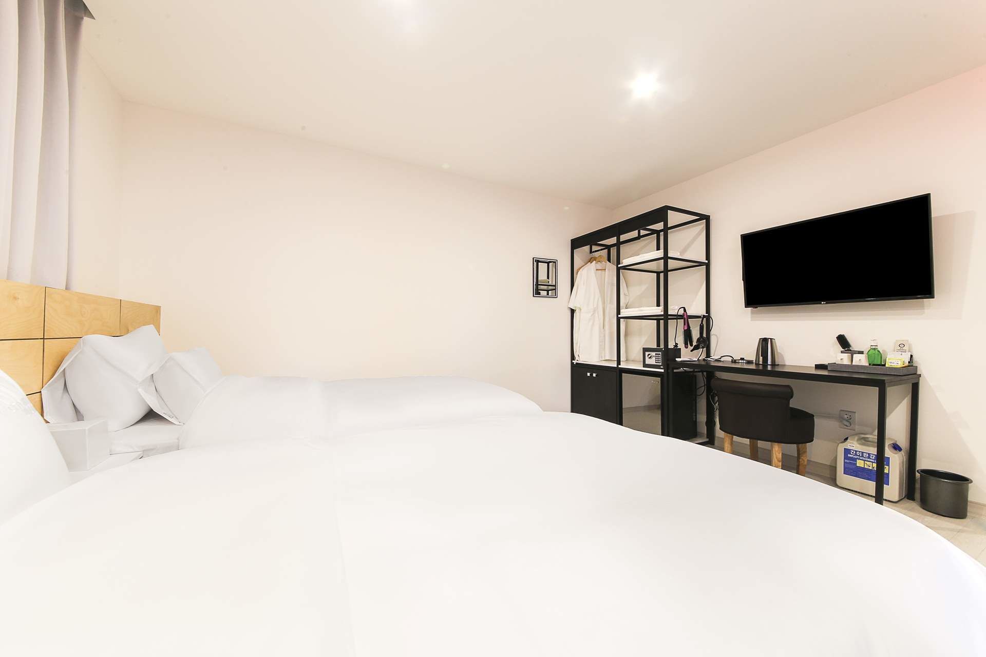 twin room (best room, twin) | premium bedding, down duvets, pillow-top beds, in-room safe