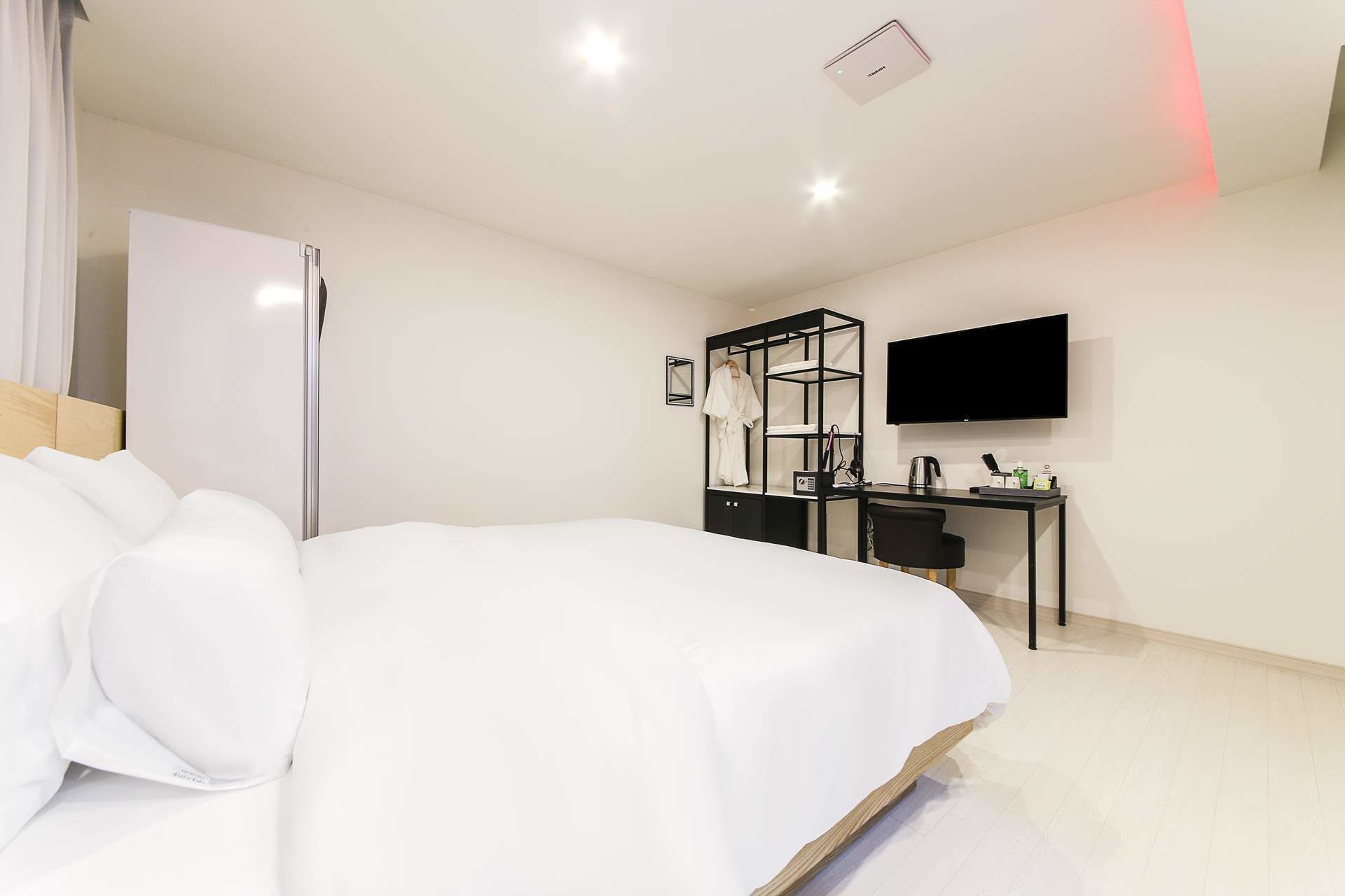 room | premium bedding, down duvets, pillow-top beds, in-room safe