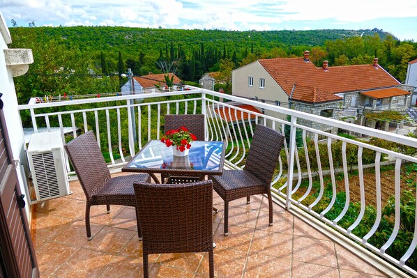 Outdoor dining - One bedroom Apartment with private terrace (Bosanka)