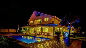 Fachada del alojamiento - Noche