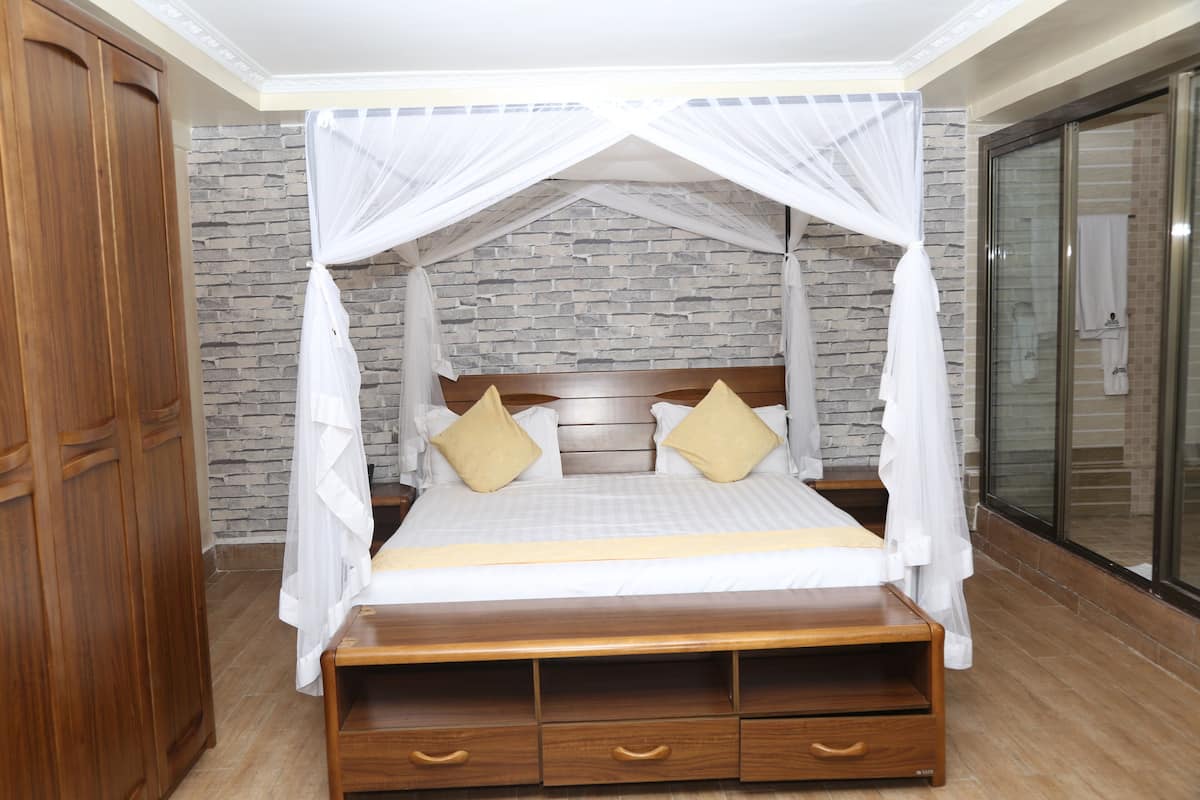 Executive Double Room, 1 Queen Bed | In-room safe, individually decorated, individually furnished, free WiFi