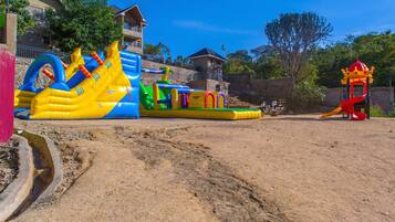 Children’s play area – outdoor