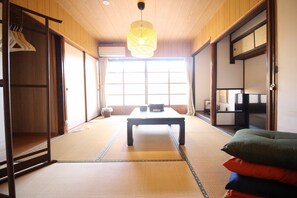 Japanese-style Private Vacation Home | 1 bedroom, desk, iron/ironing board, free WiFi - Kiyomori no Baika (Kyoto)