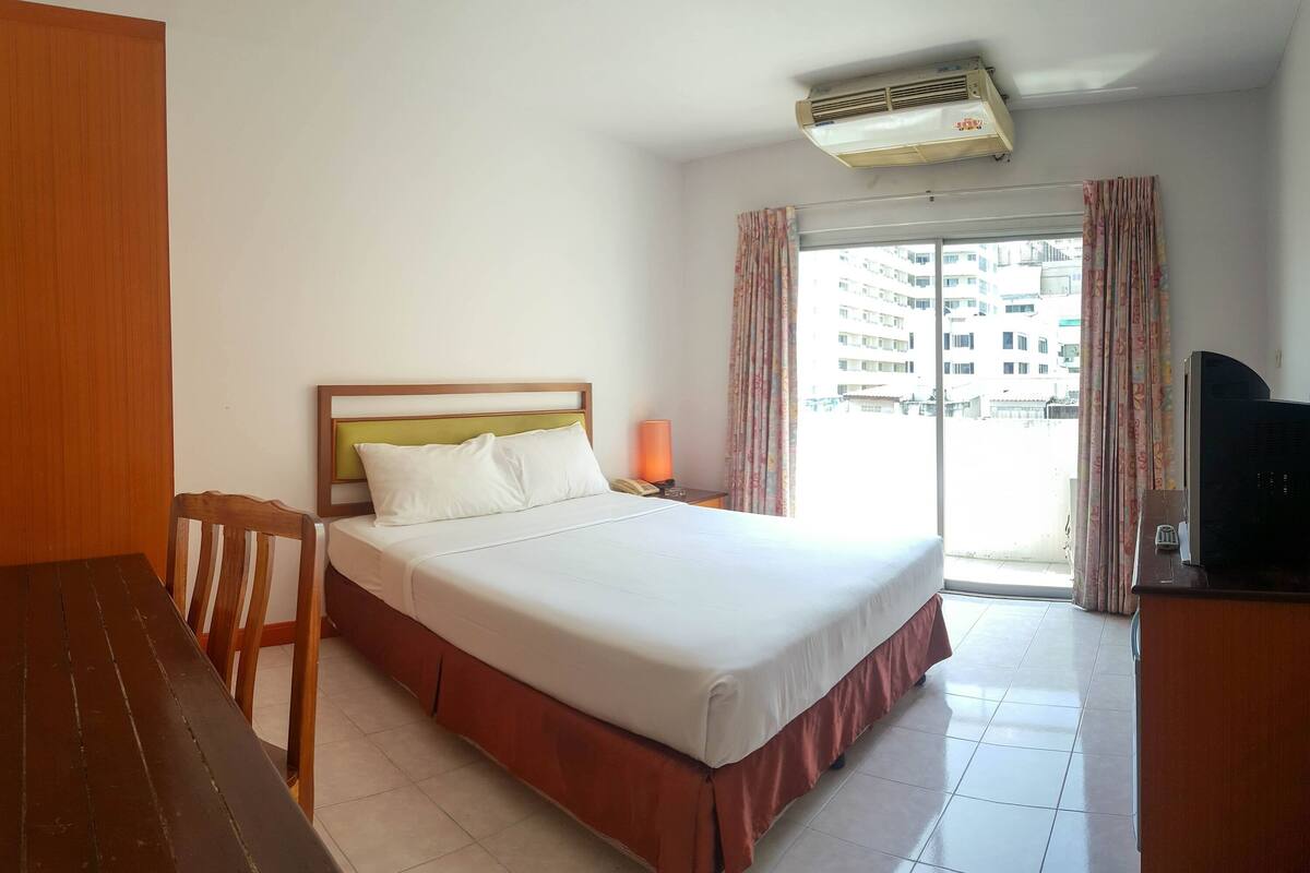 ห้องดีลักซ์ | ตู้นิรภัยในห้องพัก, โต๊ะทำงาน, Wi-Fi ฟรี, ผ้าปูที่นอน