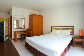 Deluxe Room | 1 bedroom, in-room safe, desk, free WiFi