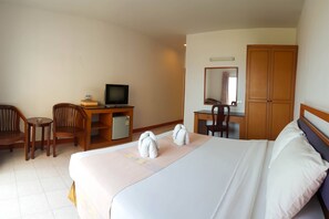 Superior Room | In-room safe, desk, free WiFi, bed sheets