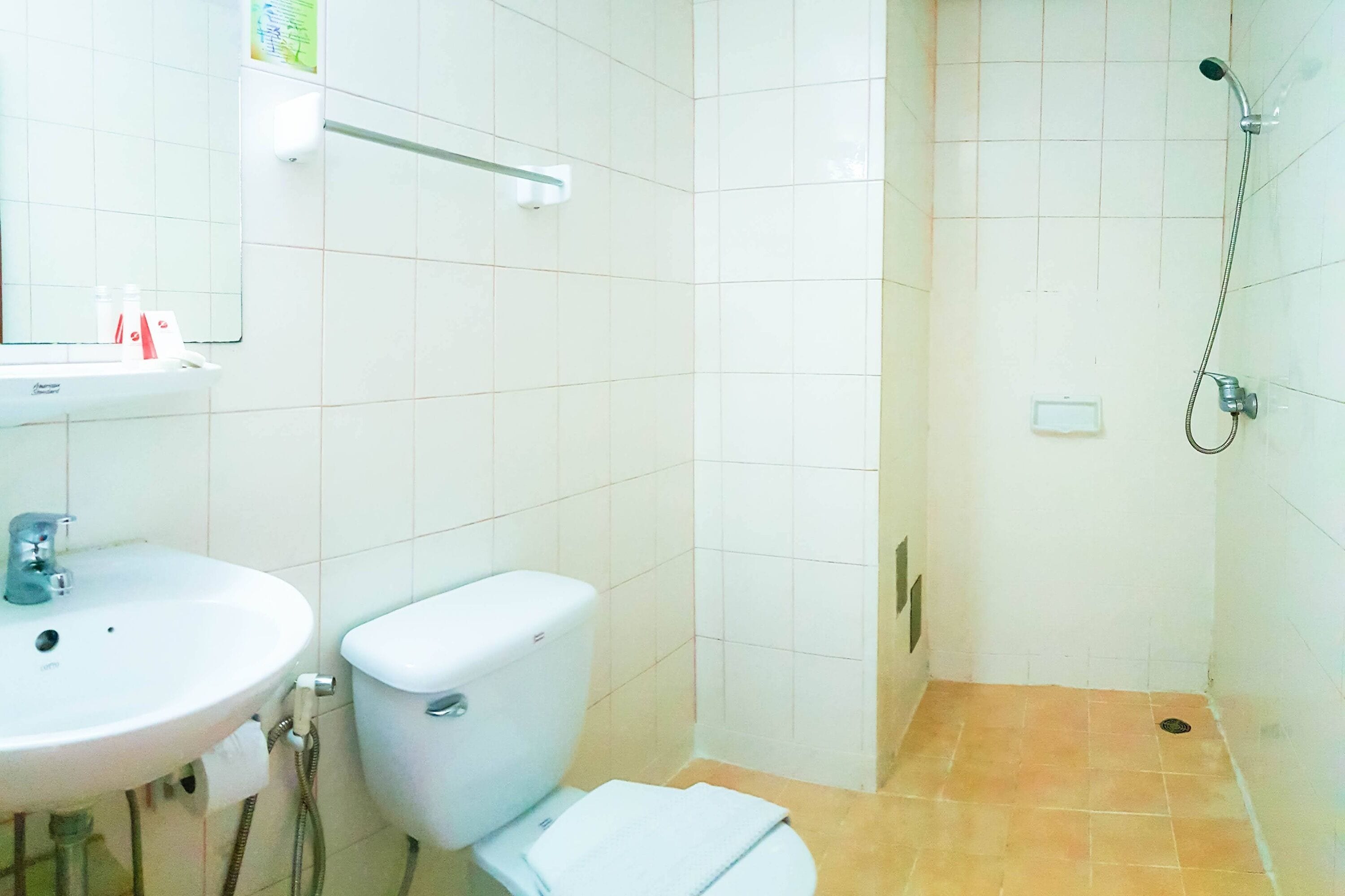 Superior Room | Bathroom | Shower, rainfall showerhead, free toiletries, bidet
