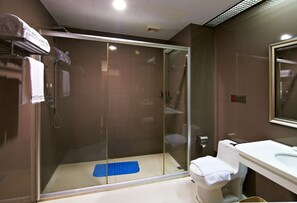 Shower, free toiletries, hair dryer, slippers - JAMES JOYCE COFFETEL SHI JING CITY SQ (Guangzhou)
