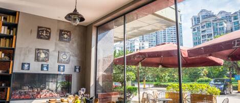 Breakfast, lunch, dinner served; international cuisine