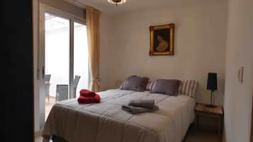2 bedrooms, desk, iron/ironing board, free WiFi