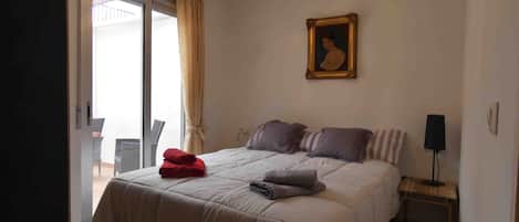 2 عدّة غرف نوم ومكتب ومكواة/لوح كي وواي فاي مجانًا