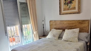 3 Schlafzimmer, Schreibtisch, Bügeleisen/Bügelbrett, kostenloses WLAN