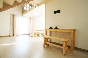 Sanhosu | Living area | Flat-screen TV - Art-lu pension (Gapyeong)