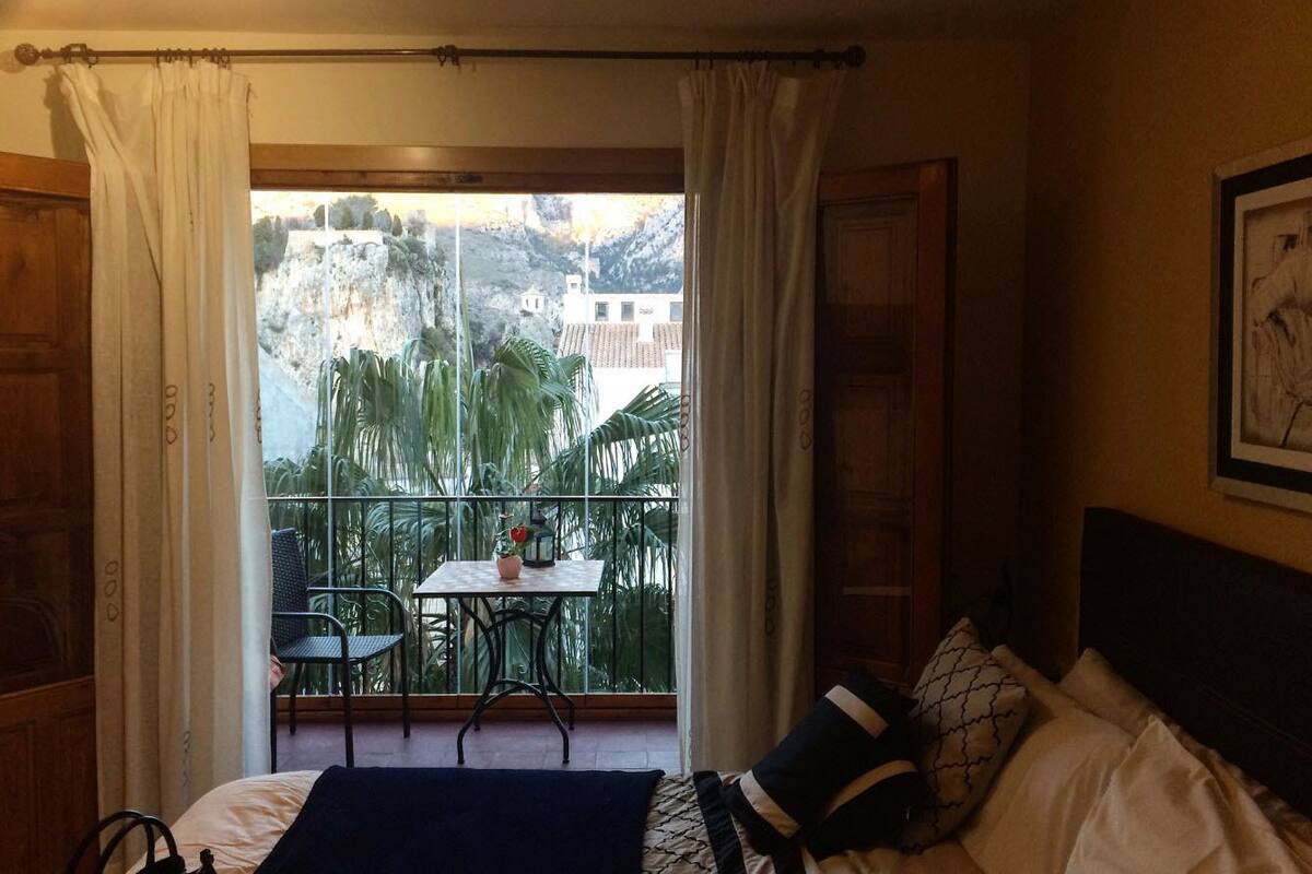 Double Room, Balcony | 5 bedrooms, desk, blackout curtains, iron/ironing board (on request)
