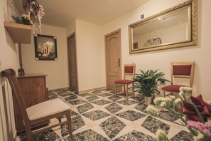 Lobby - El Tossal (El Castell de Guadalest)
