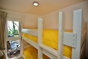 3 Schlafzimmer, Bügeleisen/Bügelbrett, Reisekinderbett, Bettwäsche