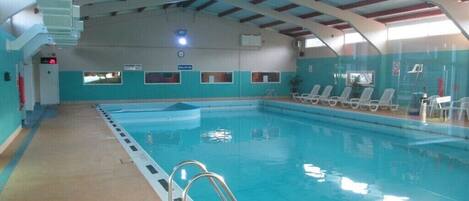 Piscina coperta, una piscina riscaldata