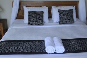 Deluxe Villa, 2 Bedrooms | 1 bedroom, in-room safe, desk, iron/ironing board
