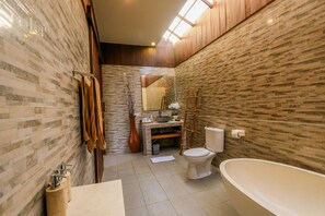 Deluxe Villa, 1 Bedroom | 1 bedroom, in-room safe, desk, iron/ironing board - Heaven Villa Ubud (Ubud)