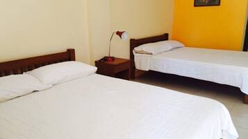 Deluxe | Iron/ironing board, bed sheets