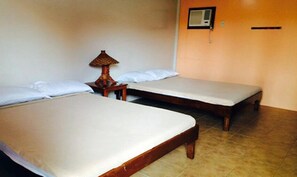 Deluxe | Iron/ironing board, bed sheets