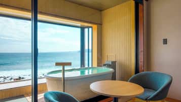 خزنة داخل الغرفة وواي فاي مجانًا