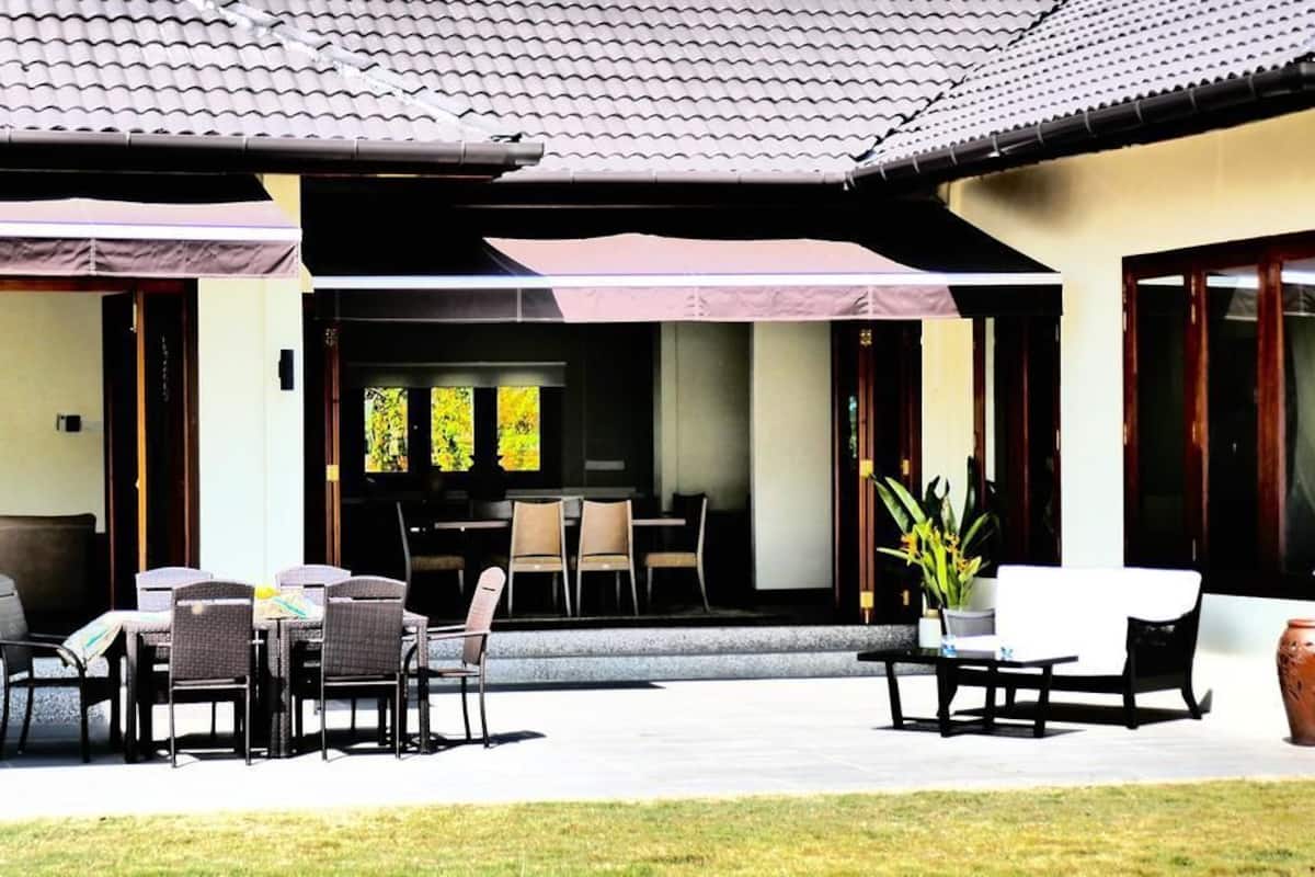 Villa (Merdeka) | Peralatan tempat tidur premium, kalis bunyi, seterika/papan seterika 