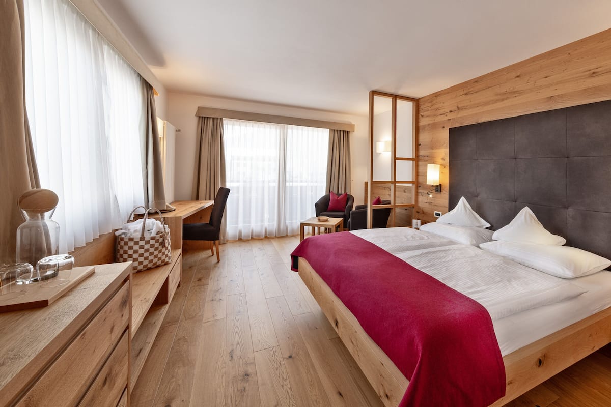 Deluxe Double Room (Golden Delicious) | In-room safe, desk, laptop workspace, blackout drapes
