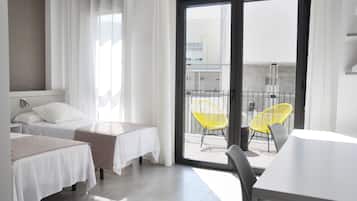 Estudio superior, Terraza | Escritorio, tabla de planchar con plancha, wifi gratis y ropa de cama