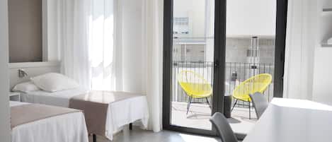 Estudio superior, Terraza | Escritorio, tabla de planchar con plancha, wifi gratis y ropa de cama