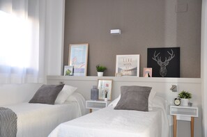 Standard Studio | Desk, iron/ironing board, free WiFi, bed sheets