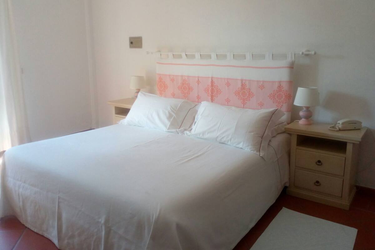 Habitación Deluxe doble, balcón, en la zona del jardín | Sábanas italianas Frette y ropa de cama de alta calidad