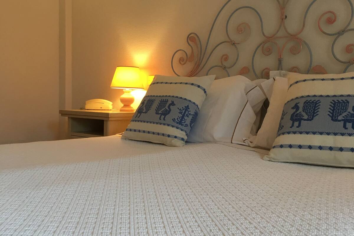 Habitación estándar doble | Sábanas italianas Frette y ropa de cama de alta calidad