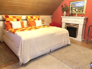 Family Suite | 1 bedroom, in-room safe, desk, soundproofing
