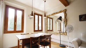 Unclassified image, 4 of 28, button - Artistic Flat in Oltrarno Florence (Florence)