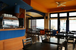 Café da manhã com buffet todos os dias (EUR 11 por pessoa) 