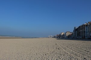 Perto da praia, areia branca 
