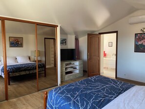 Family Apartment, Ensuite, Mountain View | Individually decorated, individually furnished, soundproofing, free WiFi - House Angeli (Prunelli-di-Fiumorbo)
