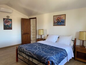 Family Apartment, Ensuite, Mountain View | Premium bedding, individually decorated, individually furnished - House Angeli (Prunelli-di-Fiumorbo)