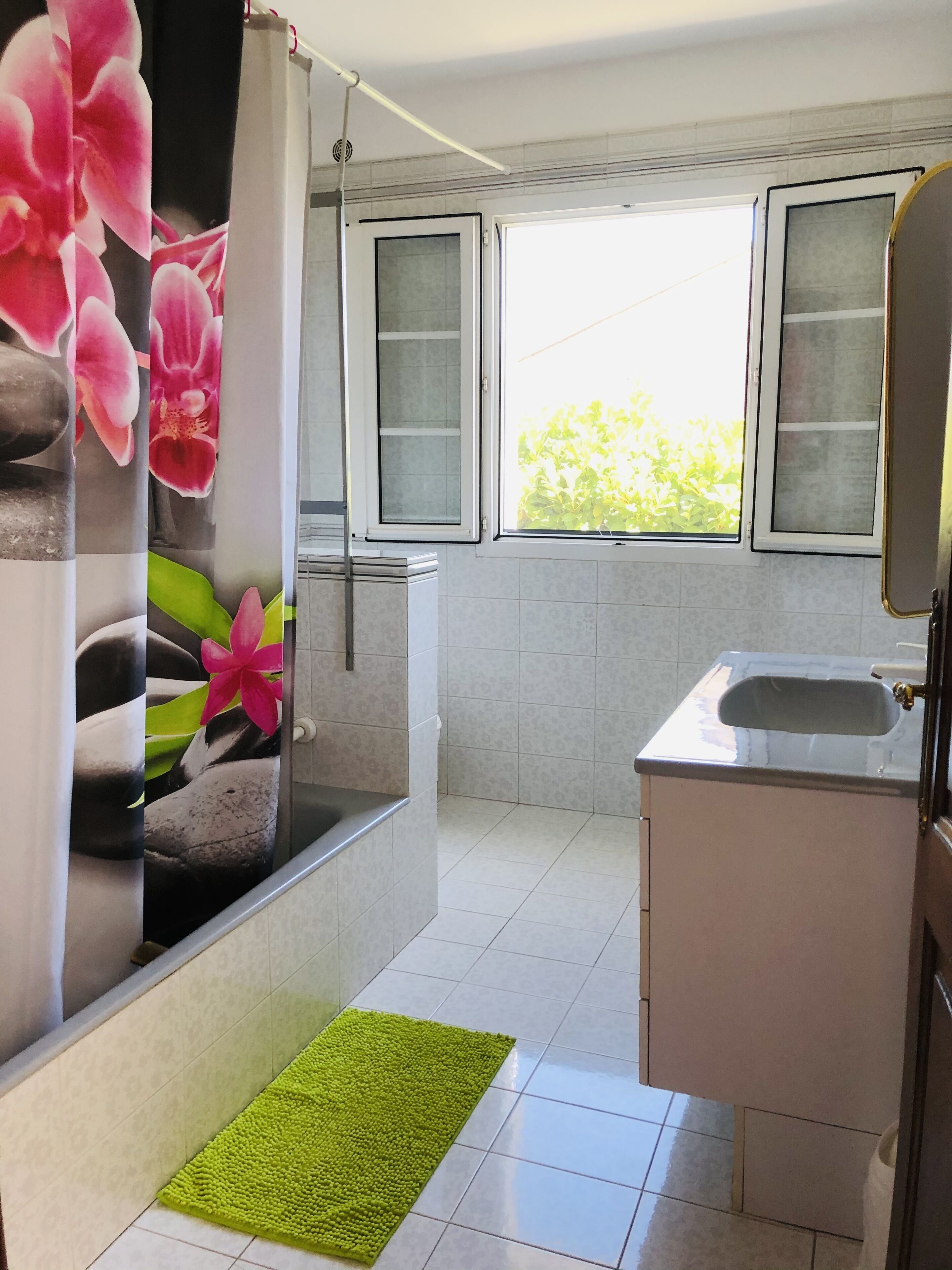 Classic Quadruple Room, Ensuite, Garden View | Bathroom