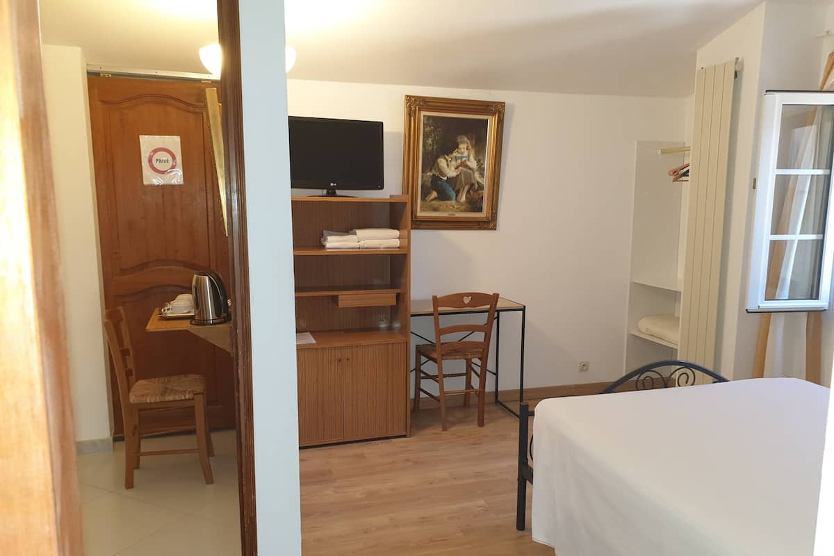 1 bedroom, individually decorated, individually furnished, soundproofing