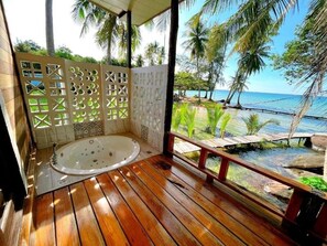 Air-con Bungalow Seaview | Terras