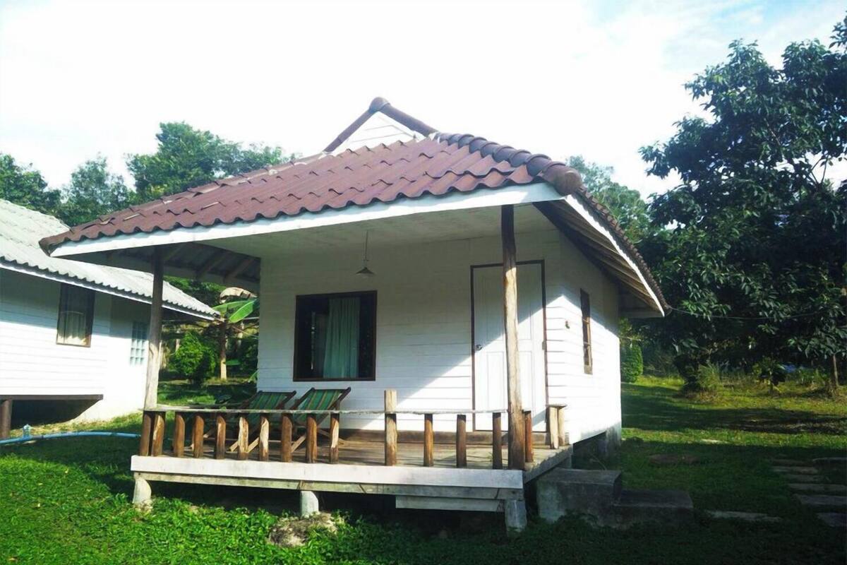 Fan Bungalow with Garden View-Non AC | WiFi (free), bed sheets